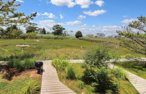 Chincoteague House | Misty's Thicket - Water access; Screened porches!