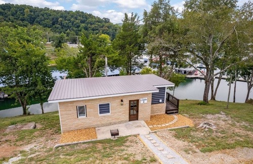 Allons Cabin | Mitchell Creek Marina Villa 2