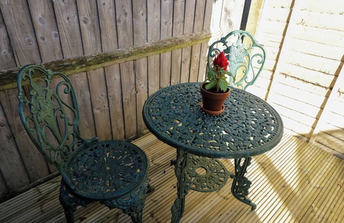 Moreton-in-Marsh Cottage | MITFORD GYPSY HUT, romantic, with open fire in Moreton-In-Marsh