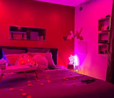 Montfort-sur-Argens Apartment | MJ Lust Room, centre var proche Verdon, cotignac, ambiance romantique