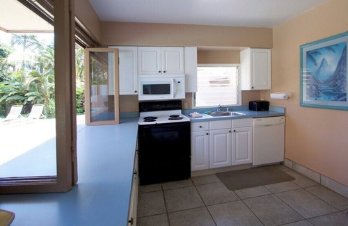 Honokowai Condo | MK 106 Oceanfront Maui Studio w King Bed & Kitchen