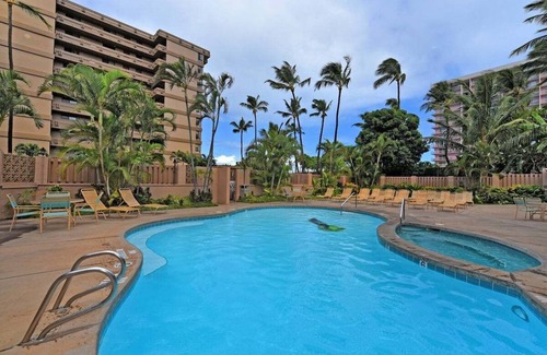 Honokowai Condo | MK 106 Oceanfront Maui Studio w King Bed & Kitchen