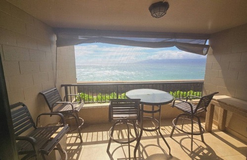 Honokowai Condo | MK 106 Oceanfront Maui Studio w King Bed & Kitchen