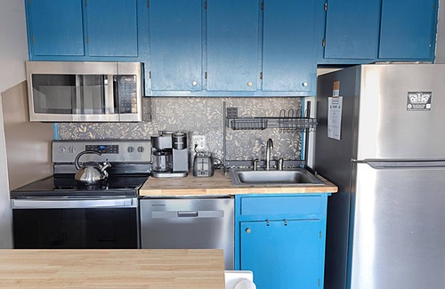 Snowshoe Condo | ML 154: Delightful 1BR, bike-in/out condo. Located right next to bike trails!