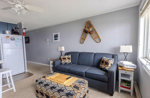 Snowshoe Condo | ML 166: Wonderful mountain views await you in this inviting summer oasis!