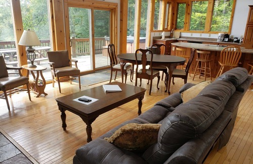 Davis House | ML06-View! Walk to Lake! Pets Ok! Hot tub! A/C