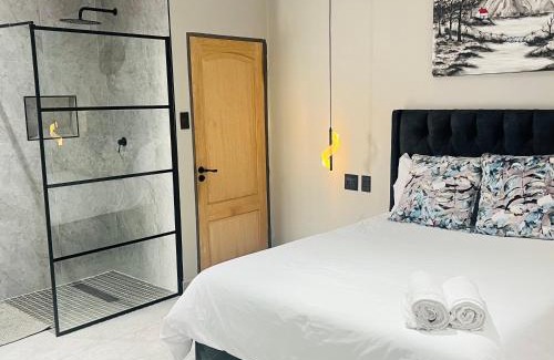 Douglasdale Villa | Mo's urban nest - with power backup