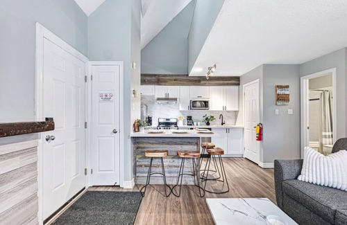 Craigleith Apartment | Mo109 North Creek with Hot Tub and Tennis!