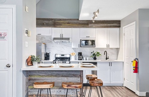 Craigleith Apartment | Mo109 North Creek with Hot Tub and Tennis!