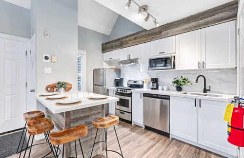 Craigleith Apartment | Mo109 North Creek with Hot Tub and Tennis!
