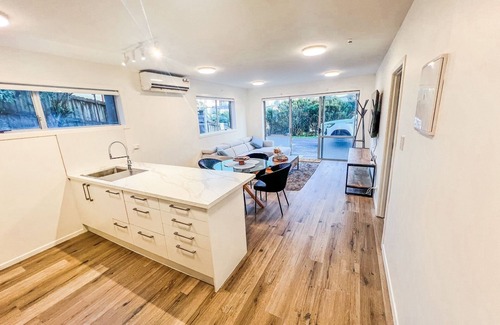 Pakuranga House | Moana - cosy and modern home