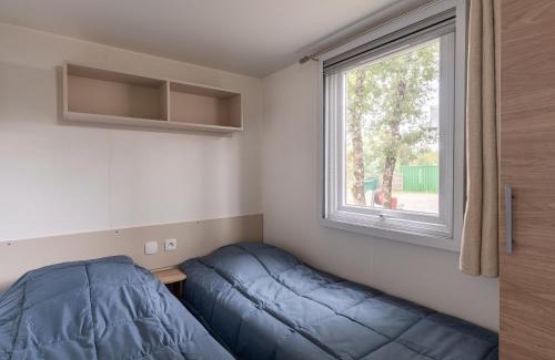 Saint-Julien-en-Born House | Mobil-home 6 pers, camping 3 étoiles à 5km de l'océan, piscine chauffée, activités familiales - FR-1-50-144