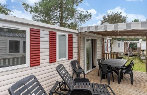 Saint-Julien-en-Born House | Mobil-home 6 pers, camping 3 étoiles à 5km de l'océan, piscine chauffée, activités familiales - FR-1-50-144