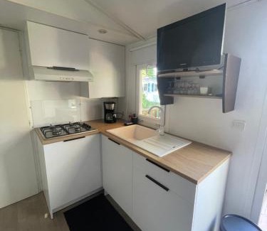 La Roque-d'Antheron Other | Mobil-Home au pied du Luberon