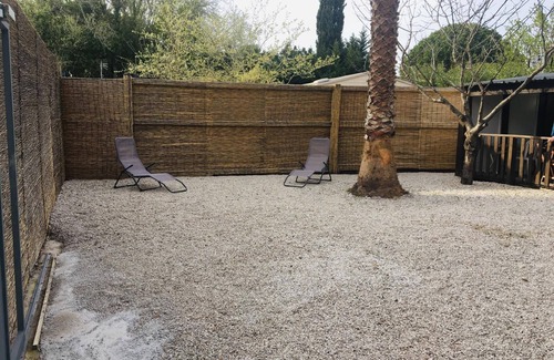 Serignan House | Mobil-home Avec Grand Jardin Privé