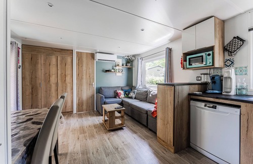 Gastes RV Rental | Mobil-home Gastes Landes with Pool, Private Terrace, and Air Conditioning – Family Friendly