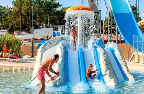 Vendays-Montalivet House | Mobil-home | Premium | 2 Bedrooms | 4 persons | Raised terrace | A/C | TV