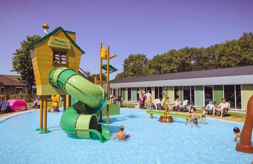 Kaatsheuvel House | Mobil-home | Premium | 3 Bedrooms | 6 sleeps | Raised terrace | A/C | TV