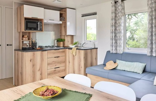 Pouzauges House | Mobil-home Prestige Smala - 4 bedrooms - 2 bathrooms - 2 WC - CLIM - TV + Dishwasher 8 persons
