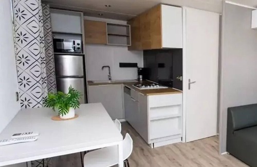 Aups House | Mobil home Sillans Private Jacuzzi - 32m2 - 2 Schlafzimmer - Geschirrspüler + TV + A/C 4 persons