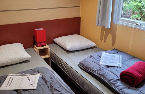 Saint-Cheron House | Mobile home 6 pers 3 chbres dans camping *** (vacances ou travailleurs)