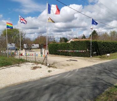 Saint-Jory-de-Chalais Other | Mobile Home at La Petite Lande
