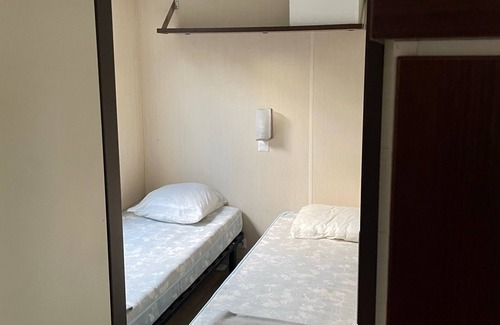 La Roque-d'Antheron Apartment | Mobile Home 'La Roque 139' with Shared Pool, Private Terrace and Air Conditioning