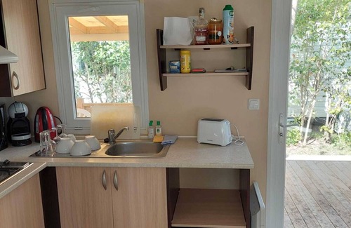 La Roque-d'Antheron RV Rental | Mobile Home 'Le 154 Aux Iscles' with Shared Pool, Private Terrace and Air Conditioning