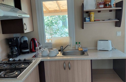 La Roque-d'Antheron RV Rental | Mobile Home 'Le 154 Aux Iscles' with Shared Pool, Private Terrace and Air Conditioning