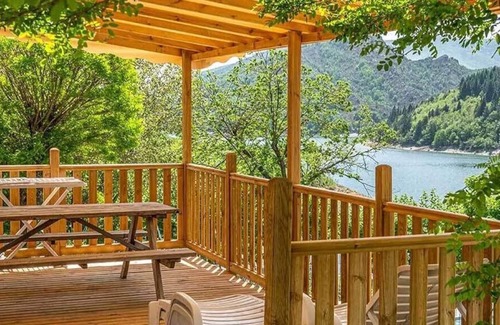 Pourcharesses House | Mobile home in a campsite in Lozère on the shores of Lake Villefort