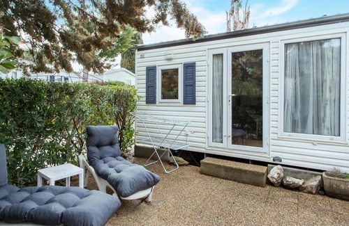 La Londe-les-Maures House | Mobile Home in Var near Miramar Beach