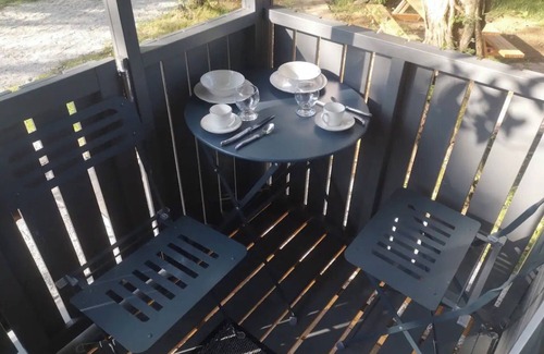 Cast House | Mobile Home 'Johny - 15mins Plages Et Douarnenez' with Shared Garden