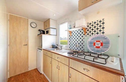 Cleder House | Mobile Home 'Ty Reuniou' with Sea View, Private Terrace and Private Garden