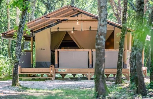 Grignan House | Mobilheim PREMIUM 20m2 1 Schlafzimmer + TV+ Klimaanlage + Geschirrspüler + überdachte Terrasse 10m2 2 Personen