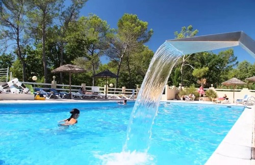 Saint-Paul-en-Foret House | Mobilhome Confort 29m² - 2 adults and 3 children air-conditioned 5 persons