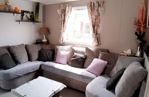 Onzain House | Mobilhome INTUITION pond view, 4 *, near Beauval Zoo and Loire castles