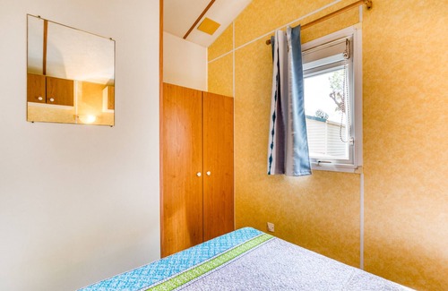 Lunel House | 'Mobilhome Sakay' with Shared Pool, Wi-Fi and Air Conditioning