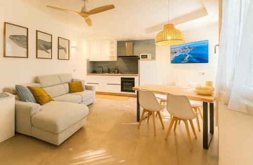 Imperia Apartment | MobyDick, central, Walk to the Beach, Private Parking