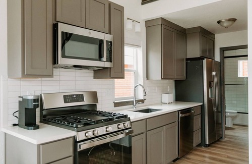 Dover Bay House | Mod lux bungalow, year round activities, lake living, ski Schweitzer