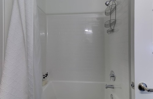 Downtown Memphis Apartment | Mod Lux | Free Wifi | Long Stays Welcome