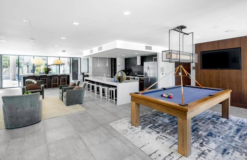 Mission Bay Apartment | Mod Mission Bay 1BR w/Gym & Pool, walk to Caltrain & Muni, by Blueground