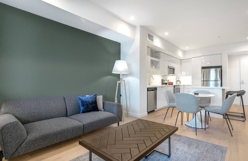 Los Angeles Apartment | Mod Westchester 1BR w/Pool, Gym, Rooftop, near LAX, by Blueground