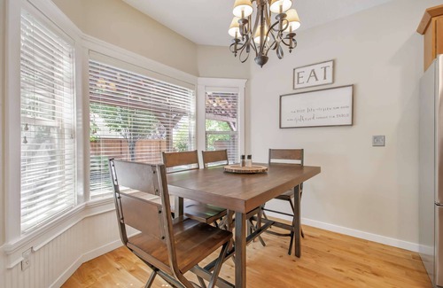 Meridian House | Model like home w/2 KING Beds, Dedicated Office, & Private Hot Tub in Quiet Neighborhood