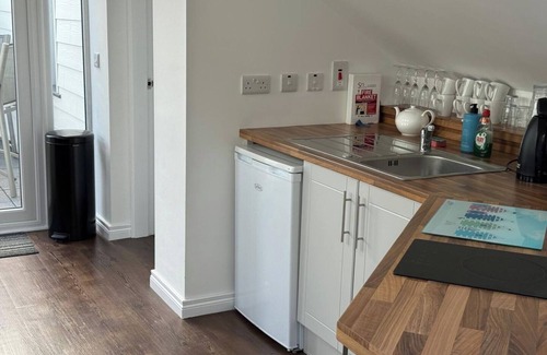 Portrush Apartment | Modern Split-Level 2-Bed Apartment with Balcony