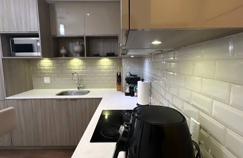 Henry Farm Condo | Modern 1+1 Condo Suite in Toronto + Free Parking!