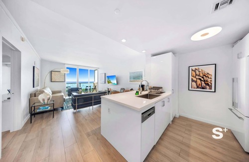 Coconut Grove Apartment | Modern 1-BD Arya Condo | Pool & Parking
