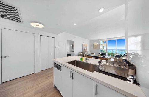 Coconut Grove Apartment | Modern 1-BD Arya Condo | Pool & Parking