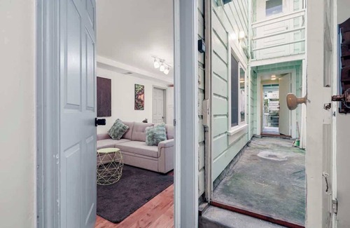Inner Parkside House | Modern 1 bed/1 living near SFSU