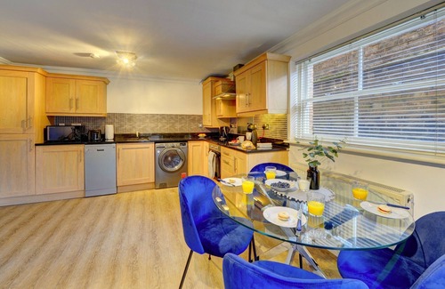 Leamington Spa Apartment | Modern 1 bed apartment, private courtyard terrace