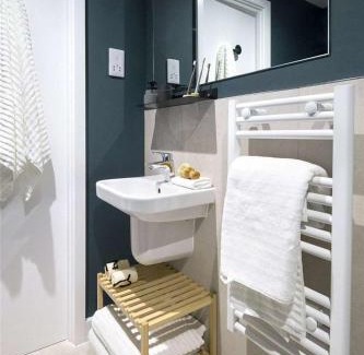 Manchester Apartment | Modern 1-bed Duplex+Balcony